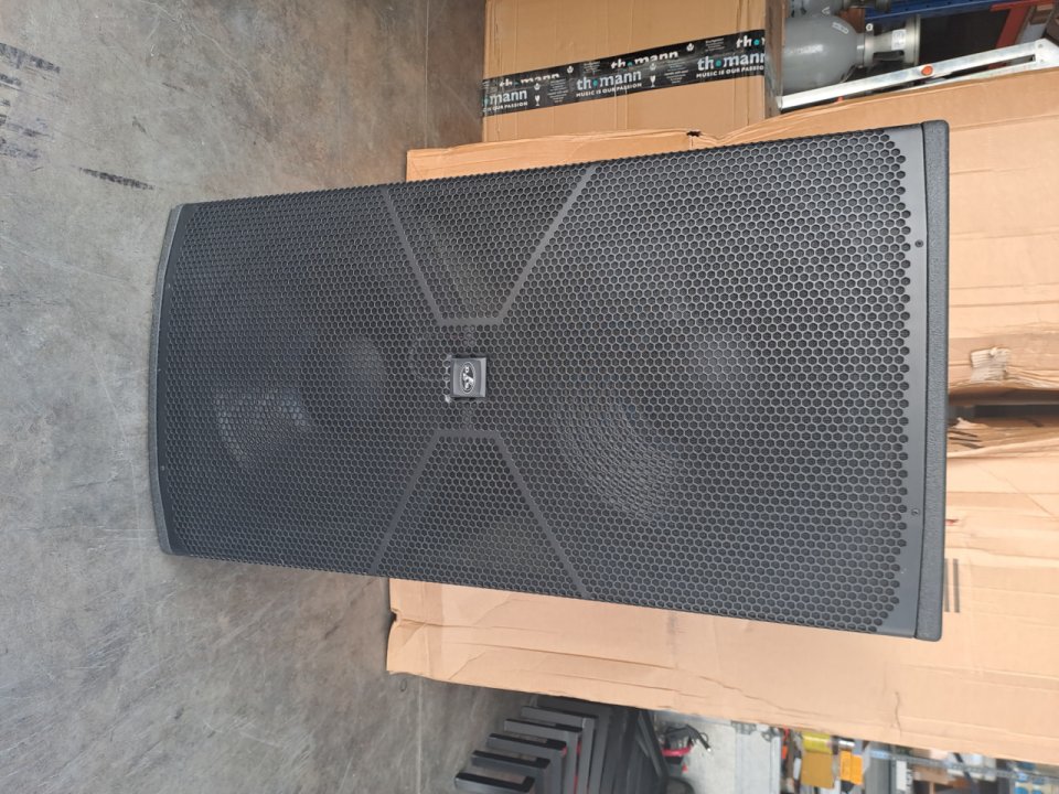 Subgrave Autoamplificado DAS VANTEC 218a 2000 Watios Rms de segunda mano · Foto 4 de 10 · Sevilla · 1700 €