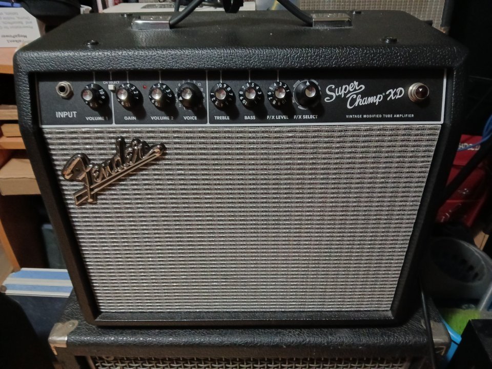 Fender superchamp xd mejorado de segunda mano · Foto 1 de 3 · Madrid · 300 €