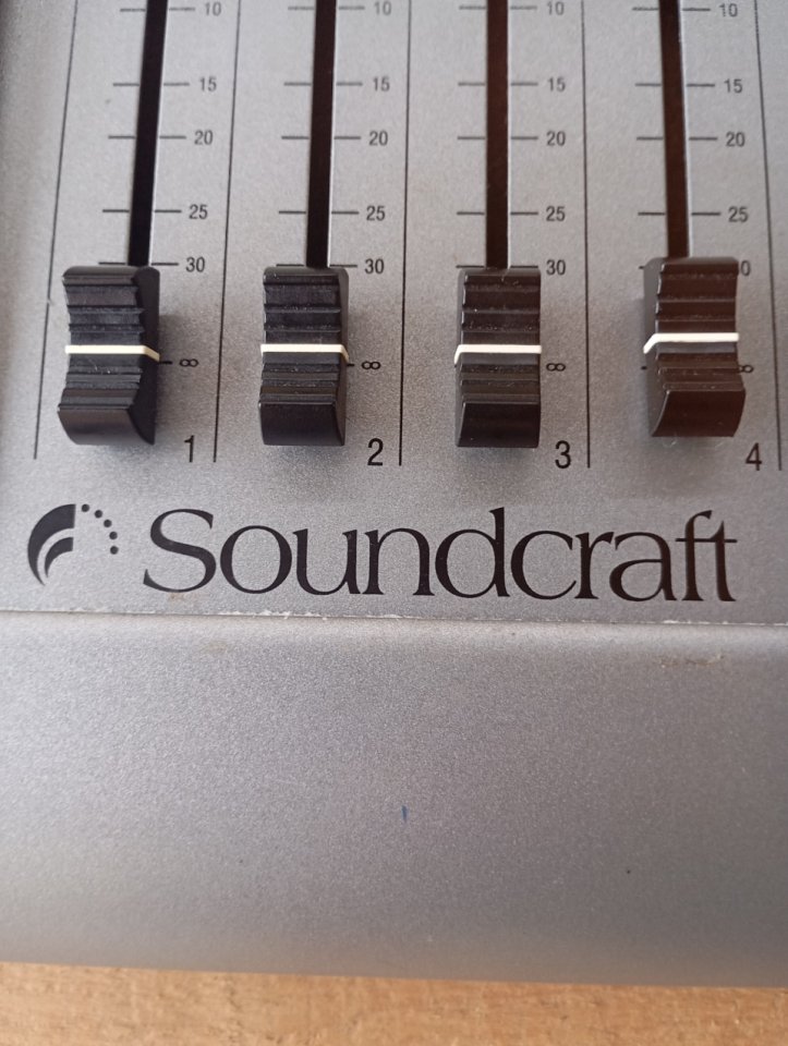 Soundcraft Spirit E12 de segunda mano · Foto 2 de 5 · Girona · 125 €