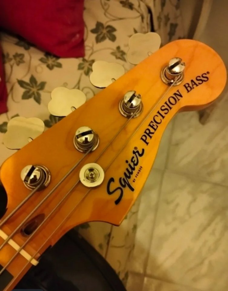 Bajo eléctrico squier classic vibe precisión de los 70 de segunda mano · Foto 2 de 7 · Sevilla · 380 €