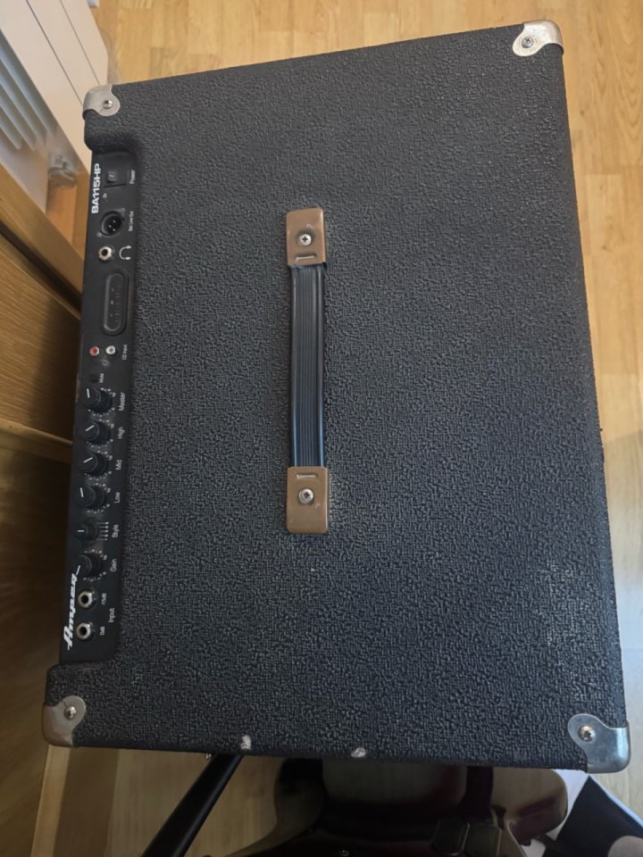 Amplificador Ampeg BA115HP