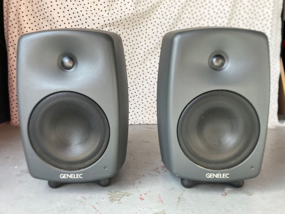 Monitores de estudio Genelec 8040A de segunda mano · Foto 1 de 6 · Málaga · 980 €