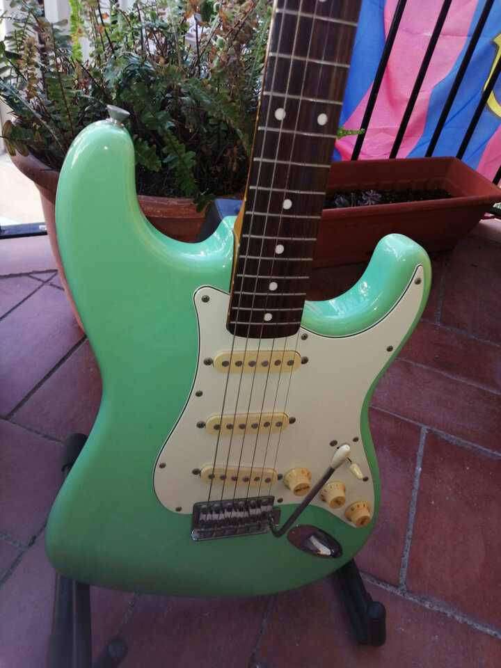 Fender Stratocaster Standard MIJ 'Surf Green'