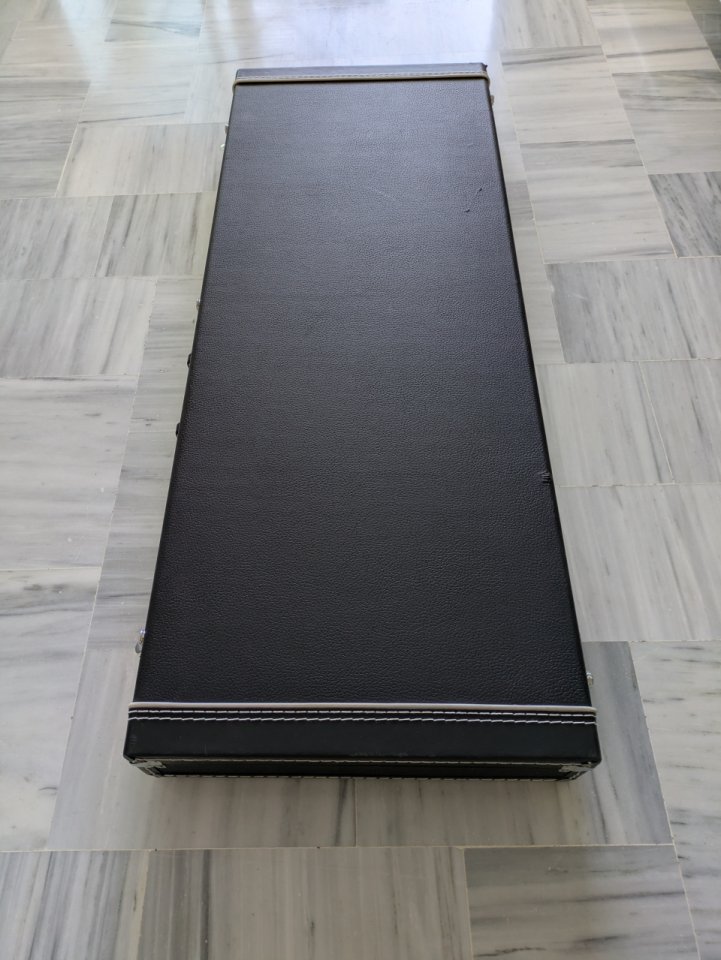 Estuche rígido guitarra marca "Gator"