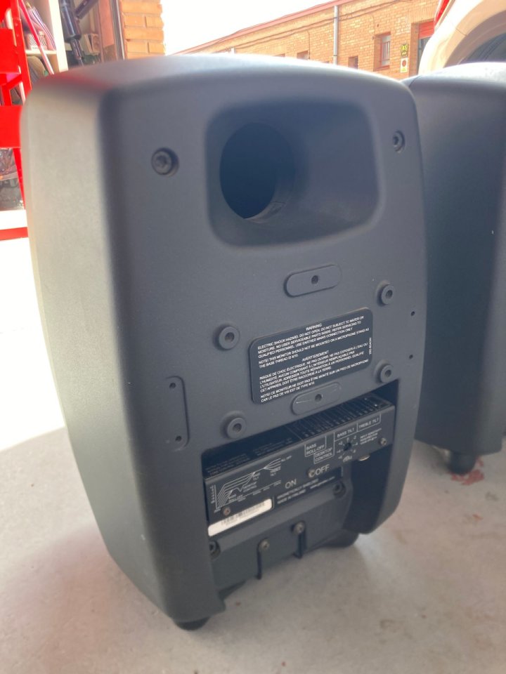 Monitores de estudio Genelec 8040A de segunda mano · Foto 2 de 6 · Málaga · 980 €
