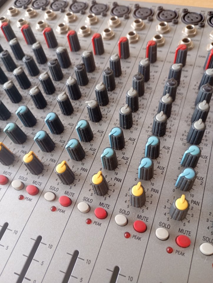 Soundcraft Spirit E12 de segunda mano · Foto 4 de 5 · Girona · 125 €