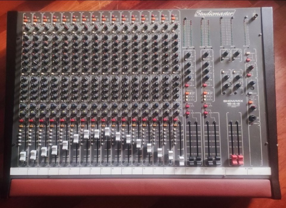 Mesa Studio Master Analógica