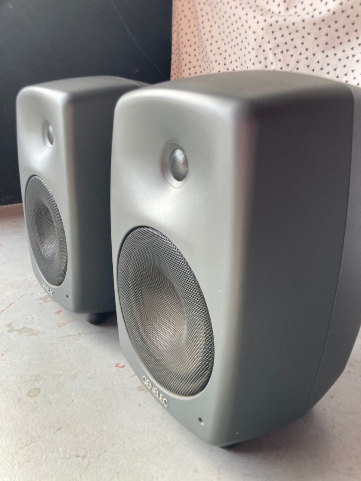 Monitores de estudio Genelec 8040A de segunda mano · Foto 3 de 6 · Málaga · 980 €