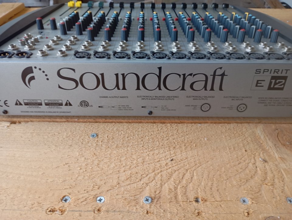 Soundcraft Spirit E12 de segunda mano · Foto 5 de 5 · Girona · 125 €