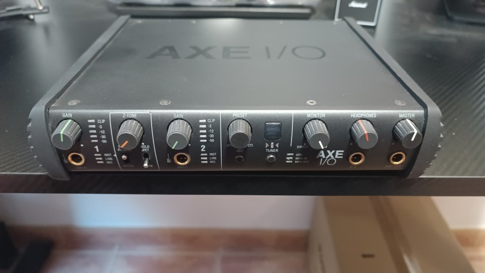 Interfaz Audio IK Multimedia AXE I/O para Guitarra de segunda mano · Foto 2 de 5 · Valencia · 200 €