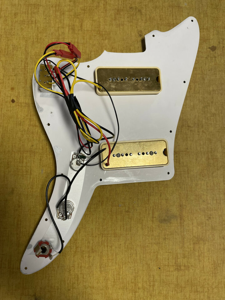 Pickguard Harley Benton , con pastillas P-90, cableado.