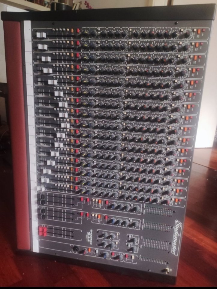 Mesa Studio Master Analógica