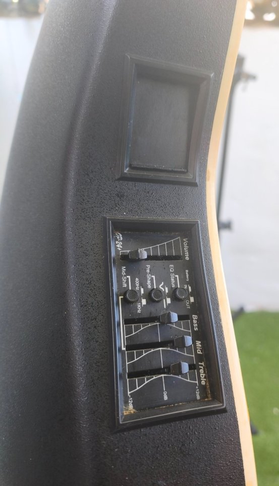 Ovation Celebrity Deluxe CS253 Nylon de segunda mano · Foto 10 de 10 · Alicante · 395 €