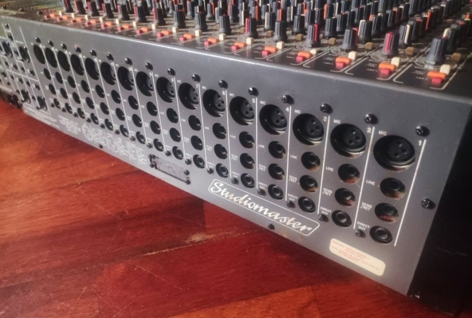 Mesa Studio Master Analógica