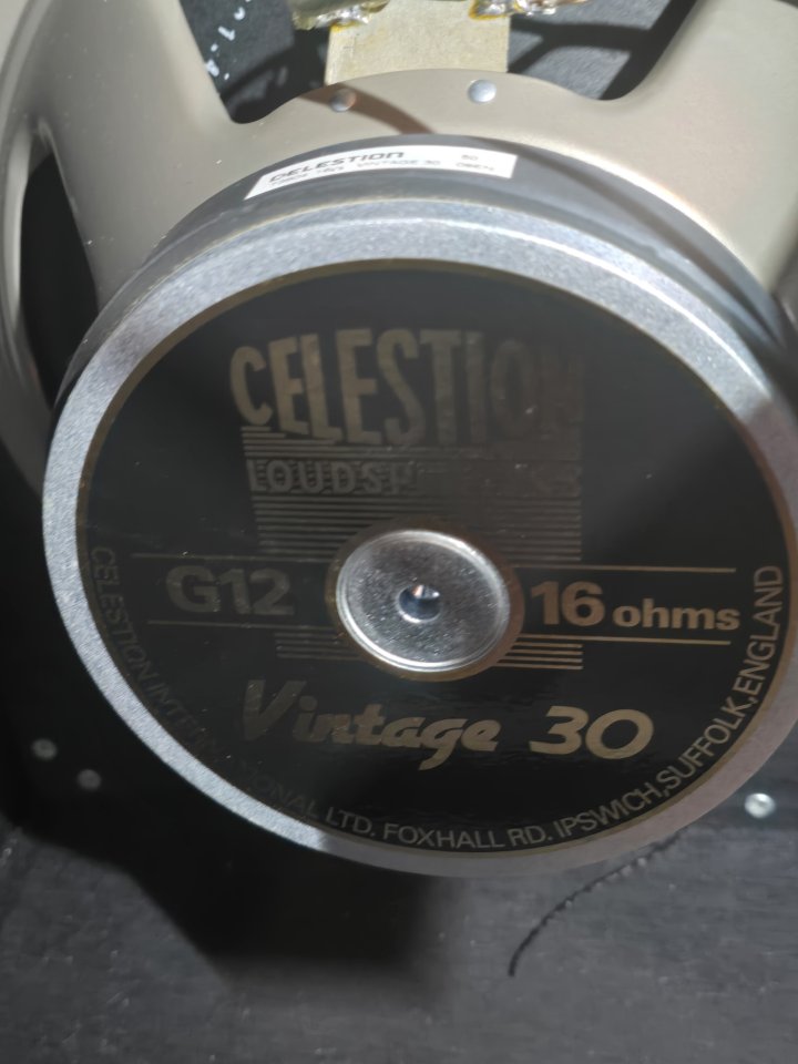 THE VALVE 100W BOUTIQUE ITALIANO (3CH, MIDI) + Flight Case + Pantalla 4x12