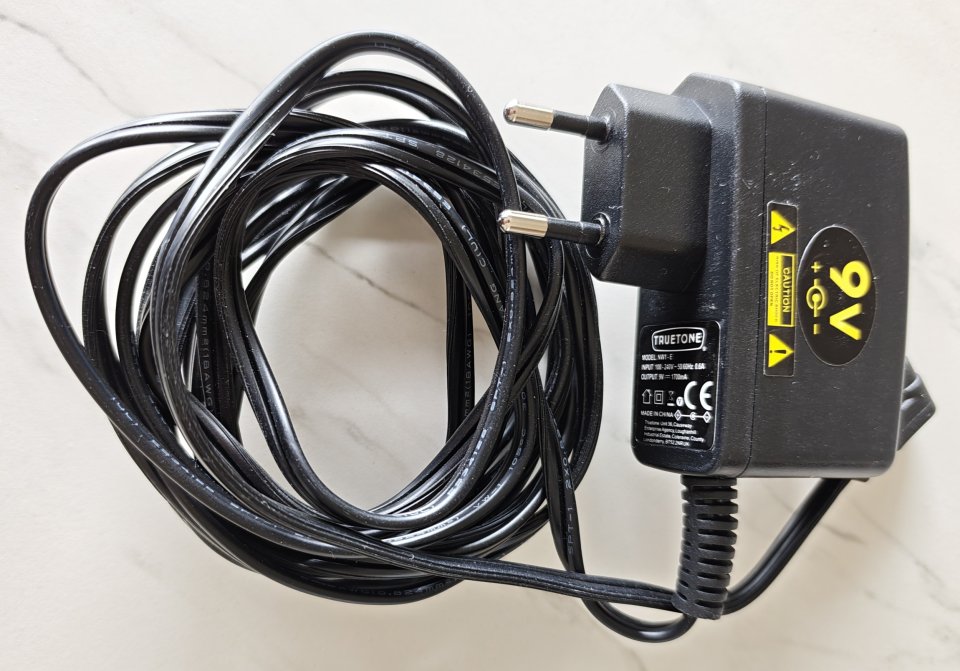 Material Vario: Regleta enchufes, fuente alimentación, cargadores... de segunda mano · Foto 6 de 10 · Araba · 100 €