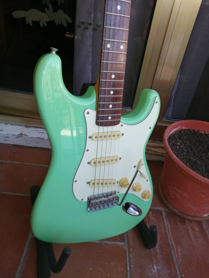 Fender Stratocaster Standard MIJ 'Surf Green'