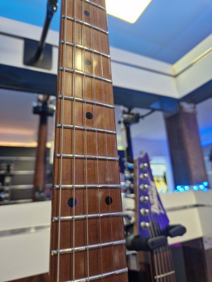 Ibanez Az2402 PWT de segunda mano · Foto 6 de 8 · Navarra · 1000 €