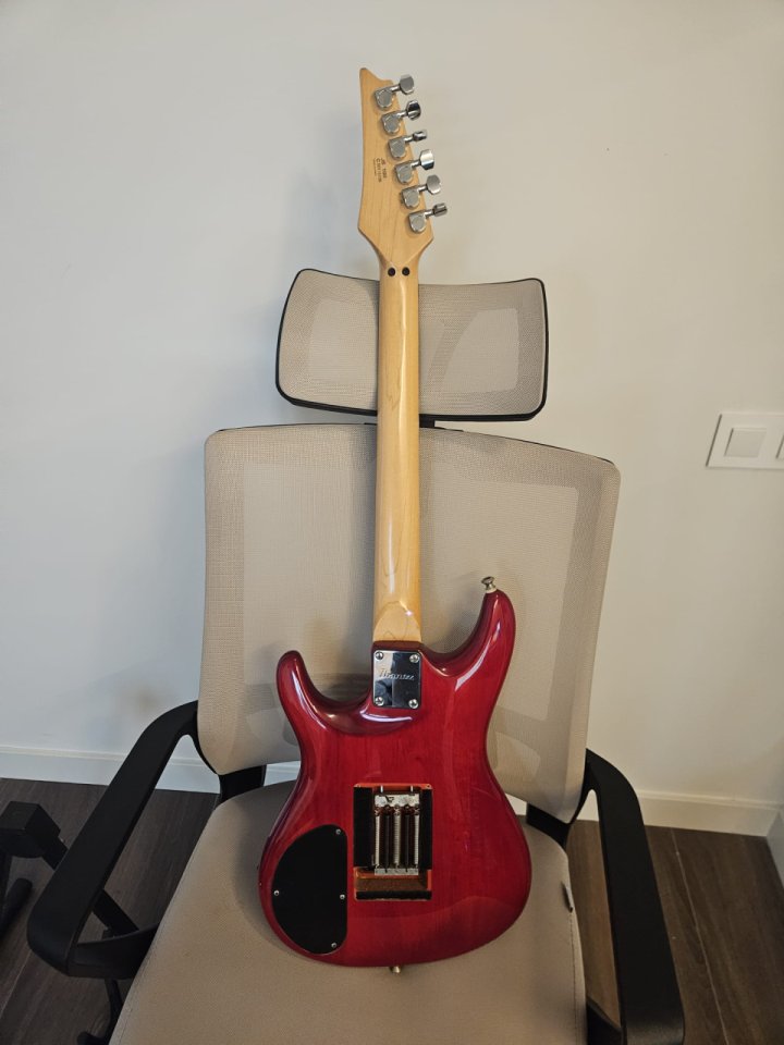 Ibanez JS100 con pastillas DiMarzio