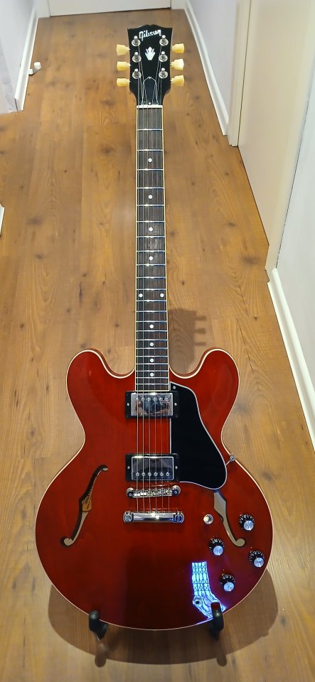 Gibson ES-335 Cherry Red de segunda mano · Foto 1 de 9 · Barcelona · 2975 €