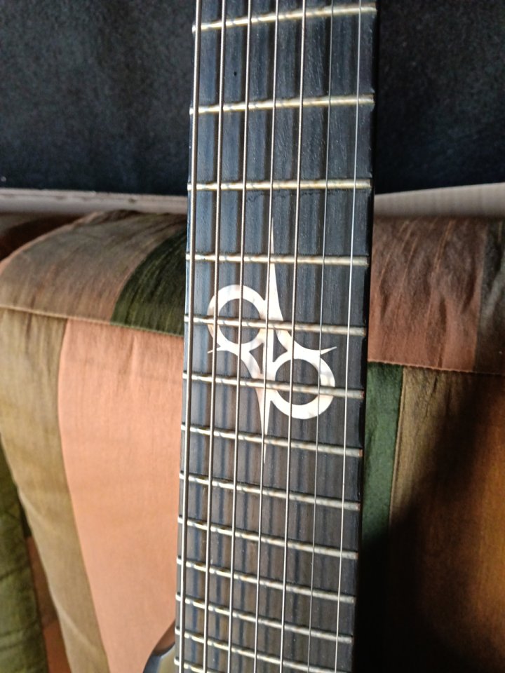 Guitarra 7 cuerdas Solar V2.7C de segunda mano · Foto 3 de 10 · Badajoz · 750 €