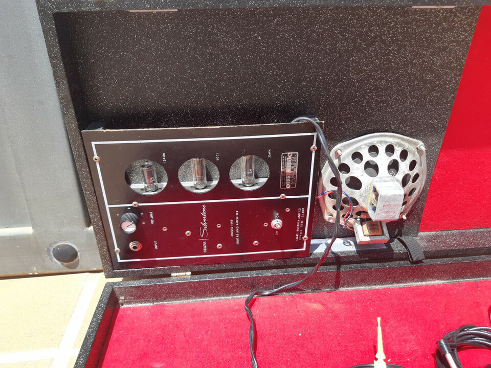 Silvertone 1448 , Amp in Case, lipstick, año 1.962, autentica !