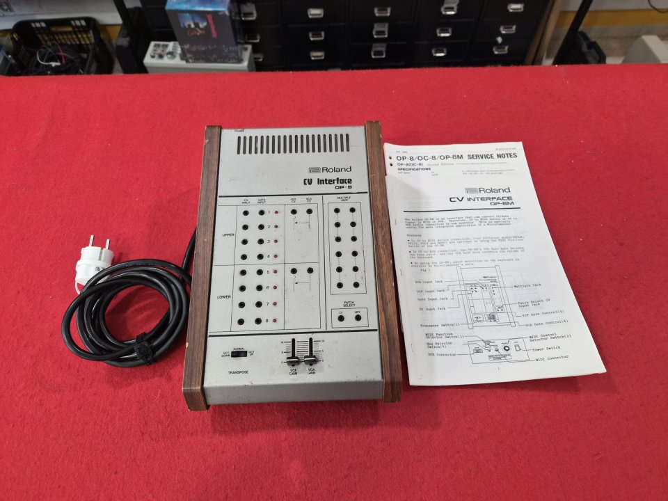 Roland OP-8. Interface para Roland Jupiter 8 de segunda mano · Foto 1 de 5 · Girona · 375 €