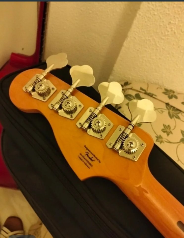 Bajo eléctrico squier classic vibe precisión de los 70 de segunda mano · Foto 3 de 7 · Sevilla · 380 €