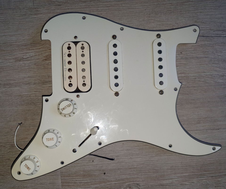 Golpeador Stratocaster USA Lone Star 1999 cargado