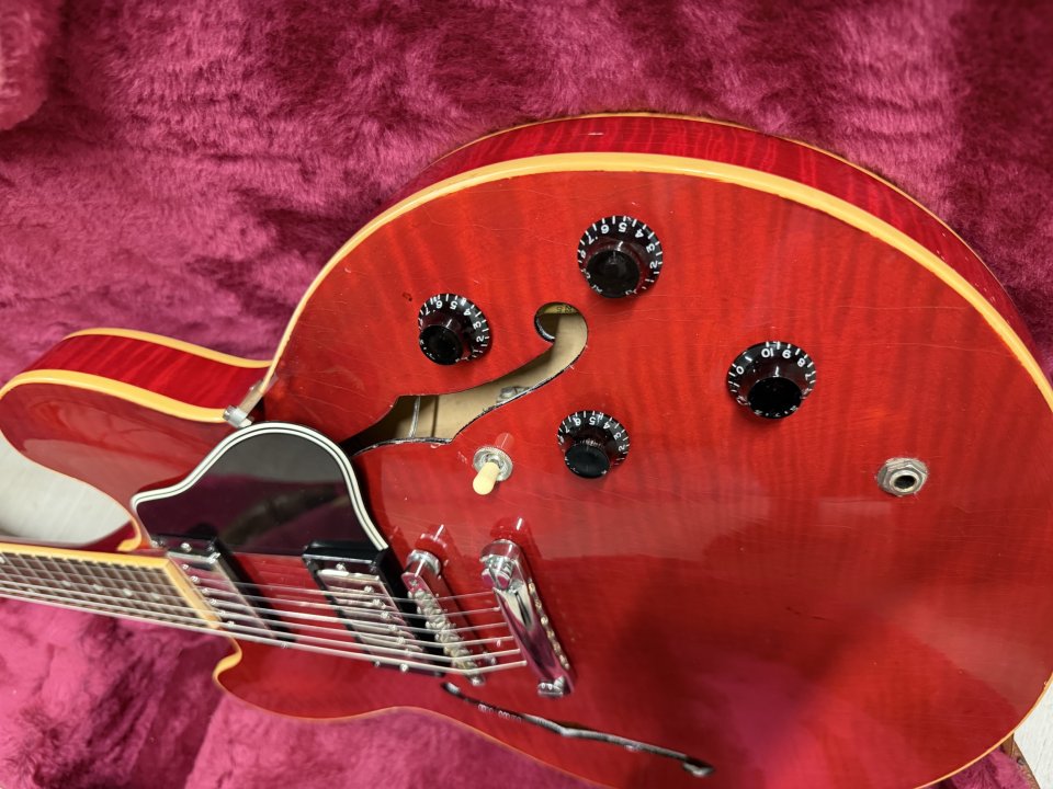 2004 Gibson ES-335 Dot - Cherry - 3.7 kg de segunda mano · Foto 5 de 10 · Madrid · 3200 €