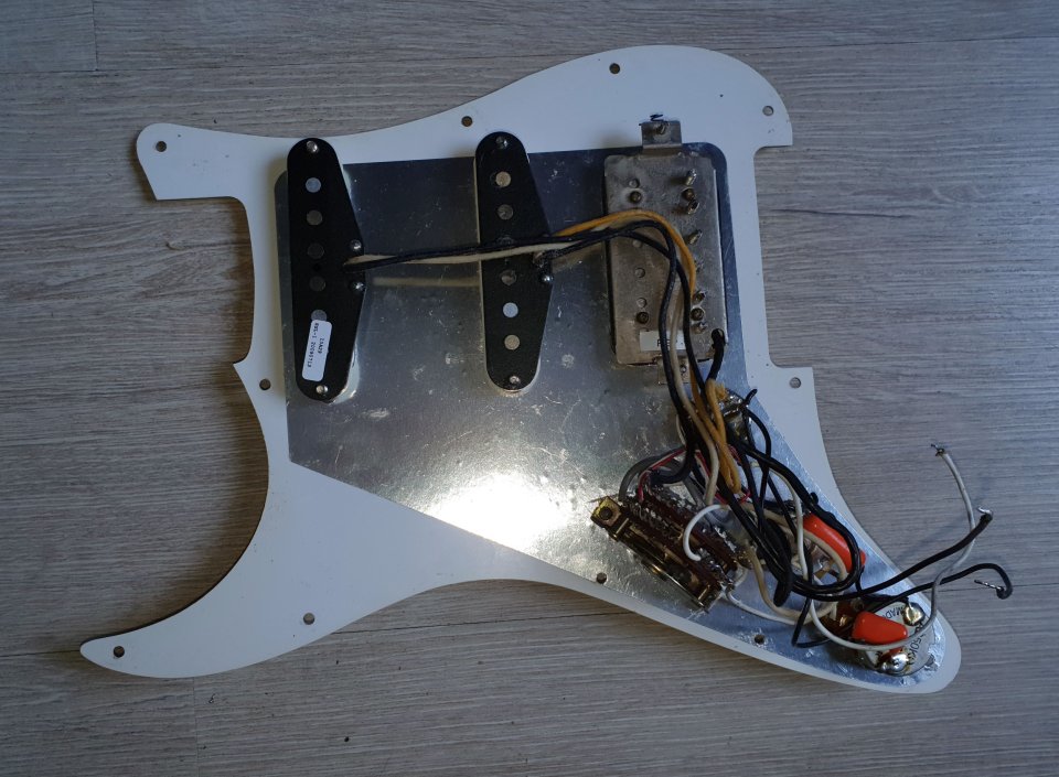 Golpeador Stratocaster USA Lone Star 1999 cargado