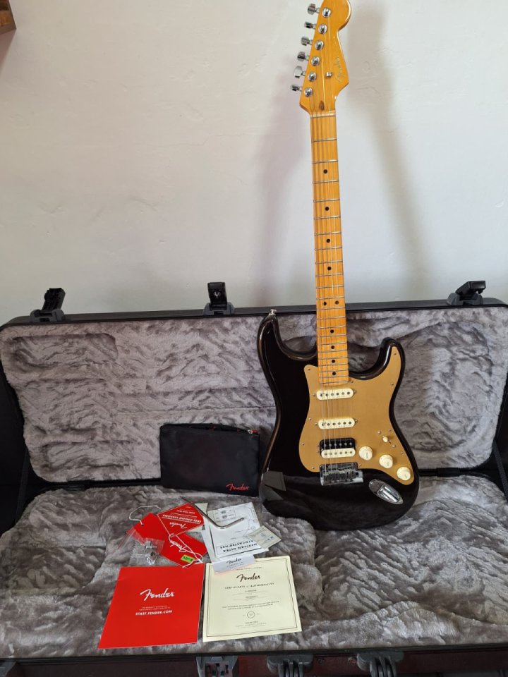 Cambio Fender Stratocaster American Ultra HSS