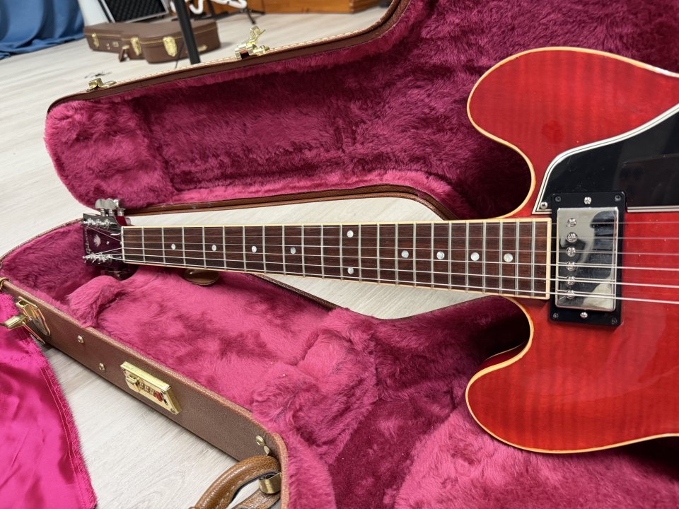 2004 Gibson ES-335 Dot - Cherry - 3.7 kg de segunda mano · Foto 6 de 10 · Madrid · 3200 €