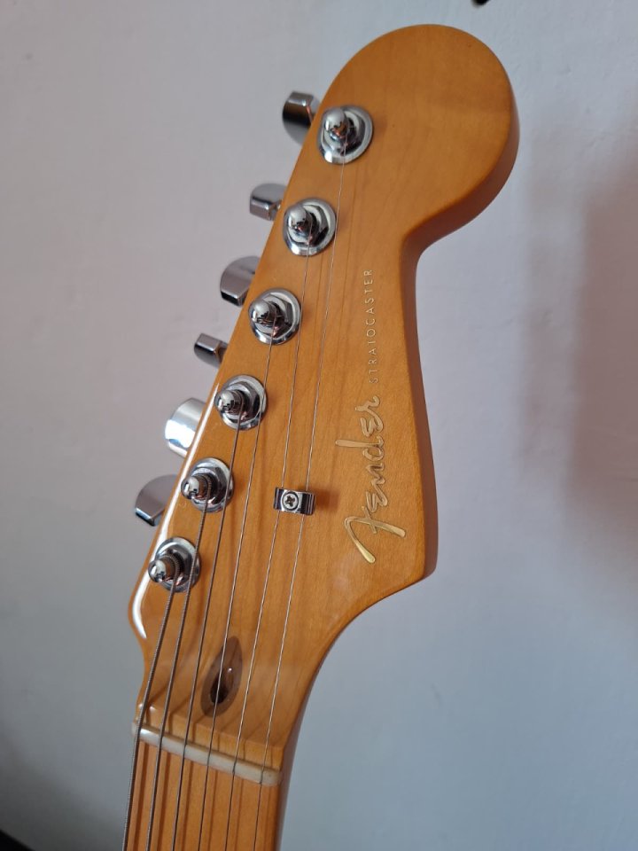 Cambio Fender Stratocaster American Ultra HSS