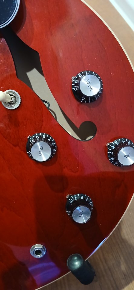 Gibson ES-335 Cherry Red de segunda mano · Foto 5 de 9 · Barcelona · 2975 €