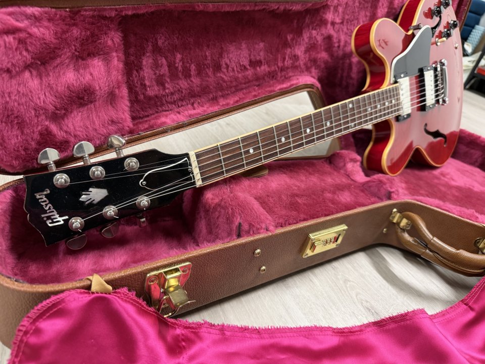 2004 Gibson ES-335 Dot - Cherry - 3.7 kg de segunda mano · Foto 7 de 10 · Madrid · 3200 €