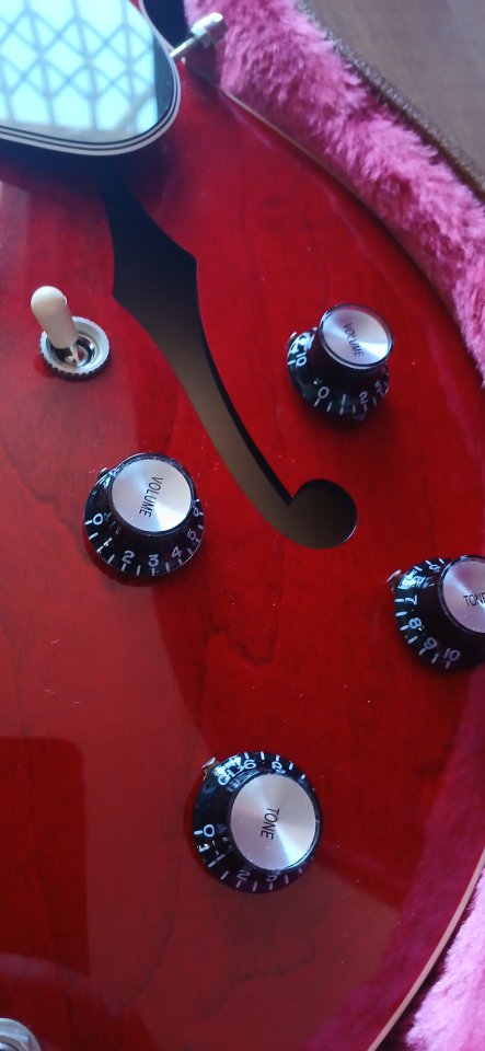 Gibson ES-335 Cherry Red de segunda mano · Foto 6 de 9 · Barcelona · 2975 €