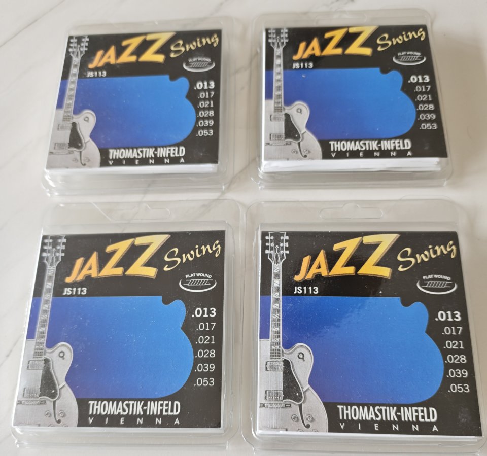 Material Vario: Cuerdas, atril plegable, power pins 2.0 de segunda mano · Foto 2 de 10 · Araba · 100 €