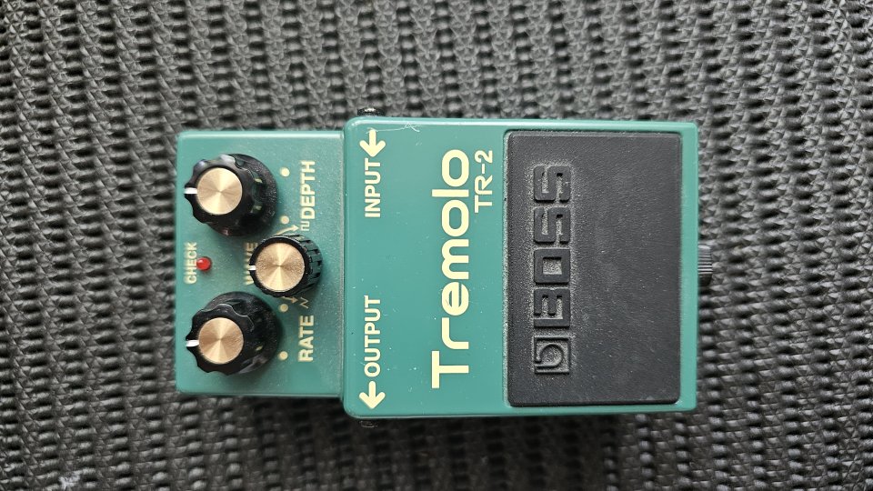 Tremolo Boss TR-2
