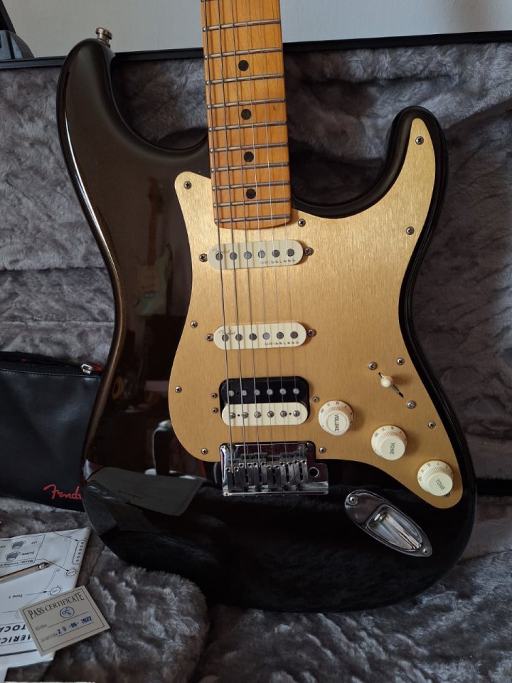 Cambio Fender Stratocaster American Ultra HSS