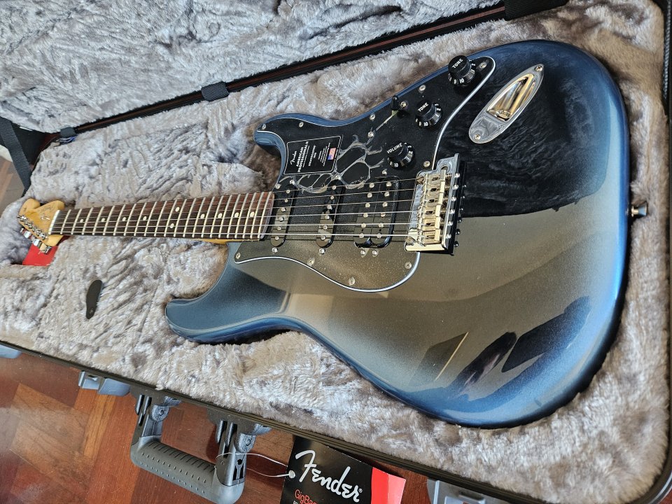 Fender Stratocaster Am Pro II HSS (CAMBIOS dentro)