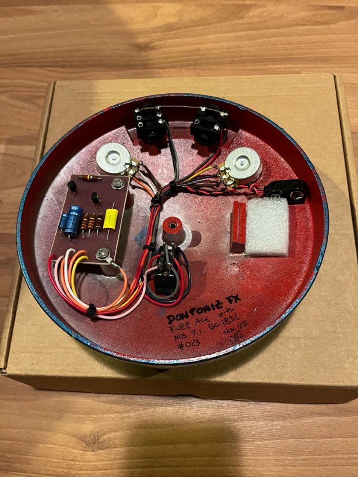 Don Poniz Fuzz Ace BC183L.