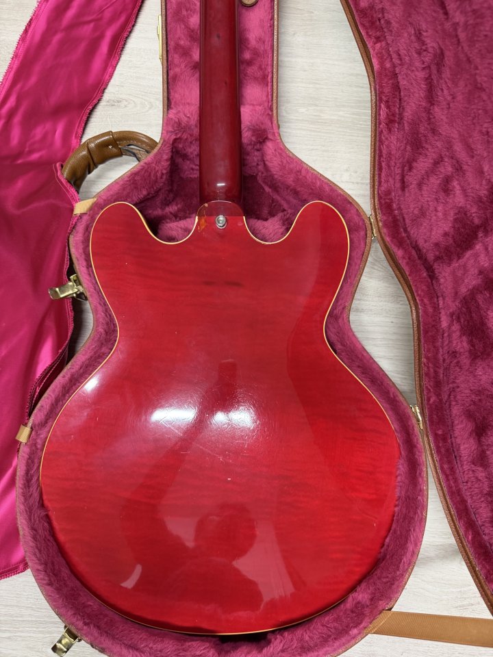 2004 Gibson ES-335 Dot - Cherry - 3.7 kg de segunda mano · Foto 9 de 10 · Madrid · 3200 €