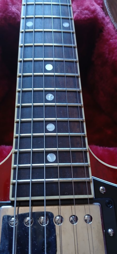 Gibson ES-335 Cherry Red de segunda mano · Foto 8 de 9 · Barcelona · 2975 €