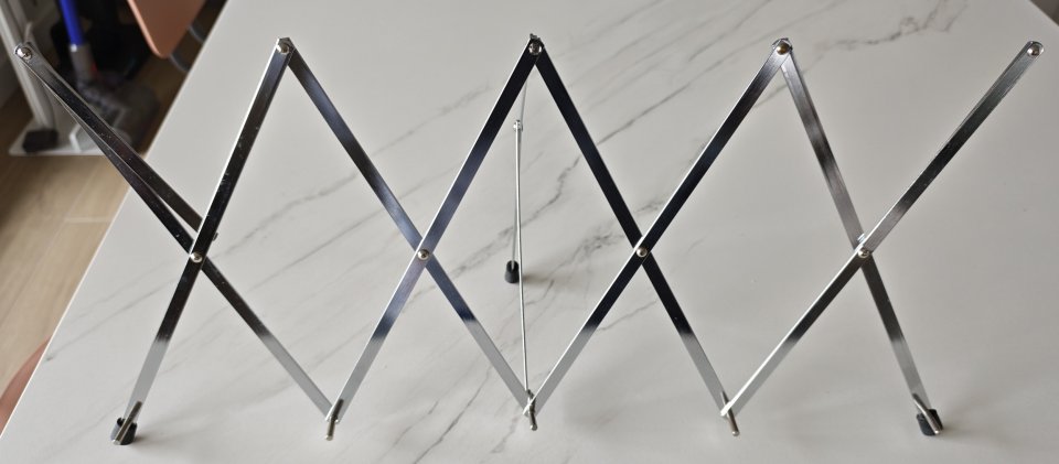 Material Vario: Cuerdas, atril plegable, power pins 2.0 de segunda mano · Foto 4 de 10 · Araba · 100 €