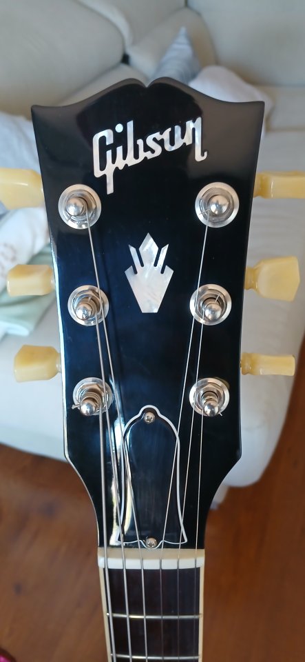 Gibson ES-335 Cherry Red de segunda mano · Foto 9 de 9 · Barcelona · 2975 €