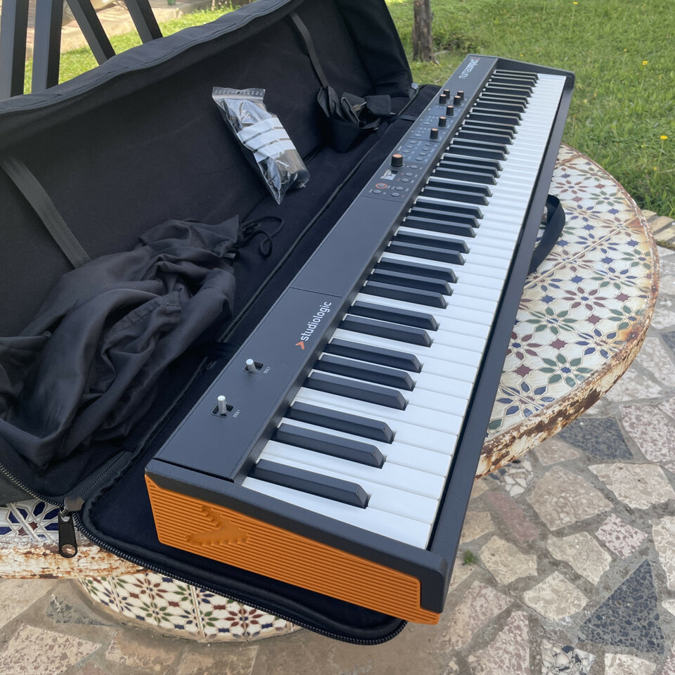 Piano Numa compact 2 de segunda mano · Foto 2 de 7 · Málaga · 350 €