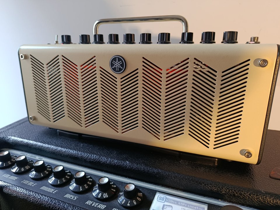 Amplificador Yamaha THR 10 de segunda mano · Foto 8 de 9 · Cantabria · 165 €