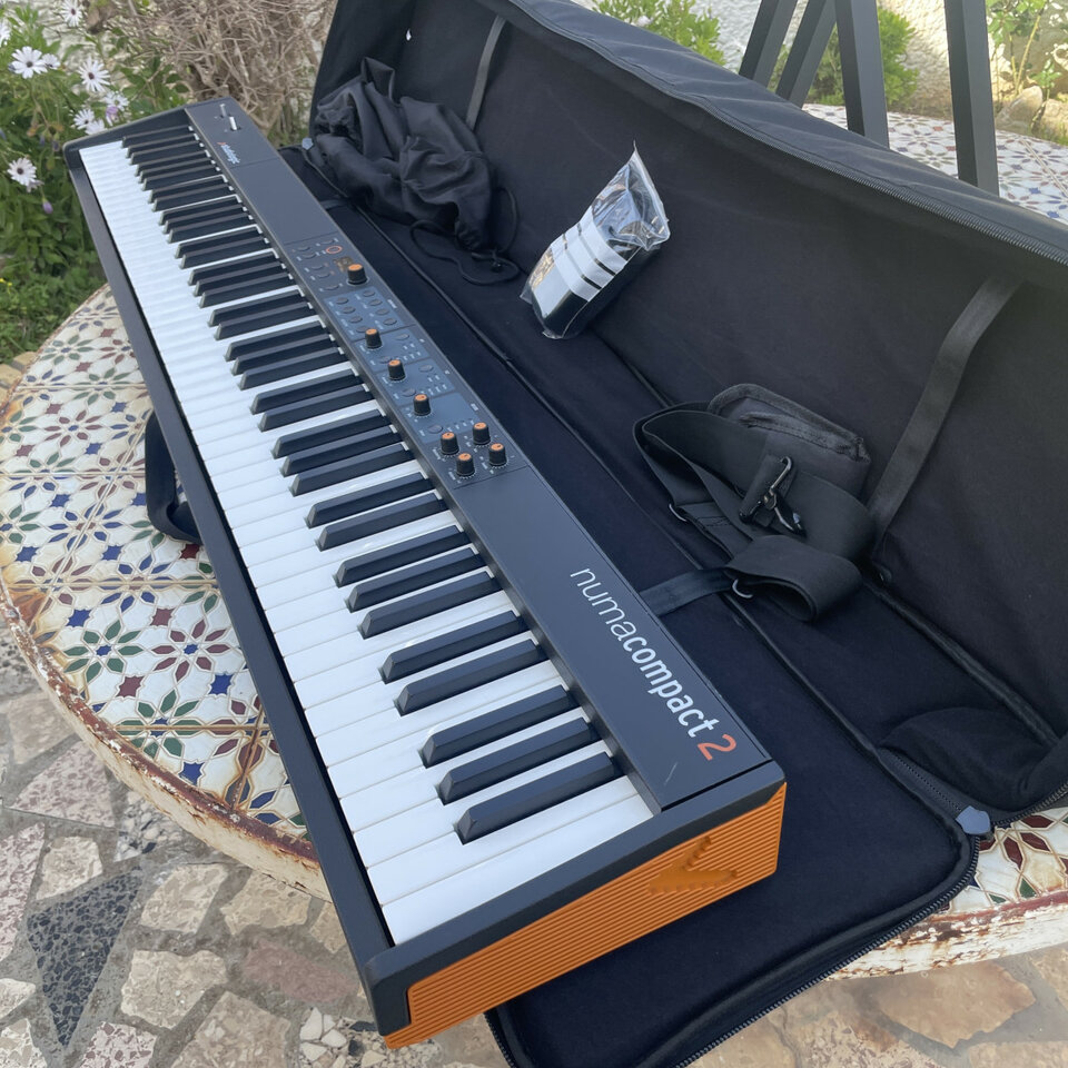 Piano Numa compact 2 de segunda mano · Foto 3 de 7 · Málaga · 350 €