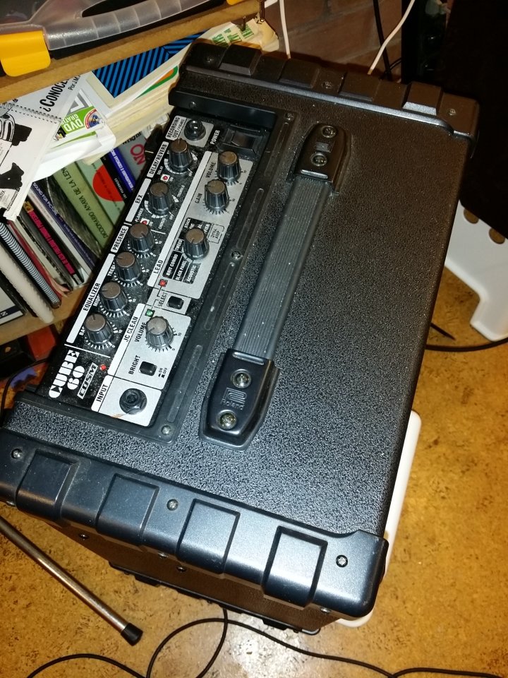 Roland CUBE 60 COSM de segunda mano · Foto 1 de 3 · A Coruña · 200 €